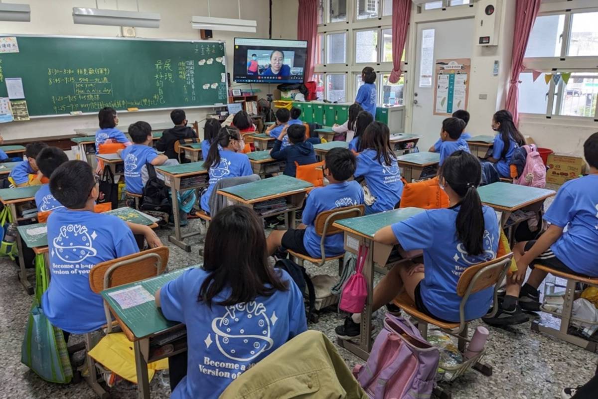 班級與新加坡學校視訊