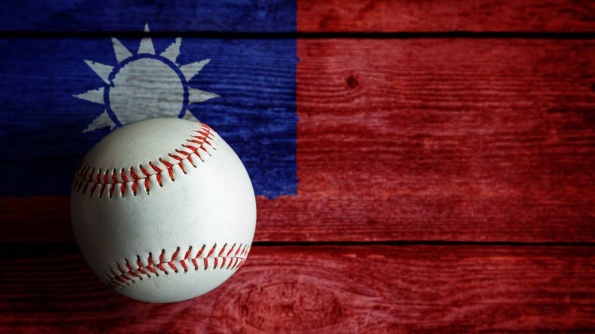 mlb-playoffs-bryce-harper-and-the-phillies-are-making-bunts-cool-again