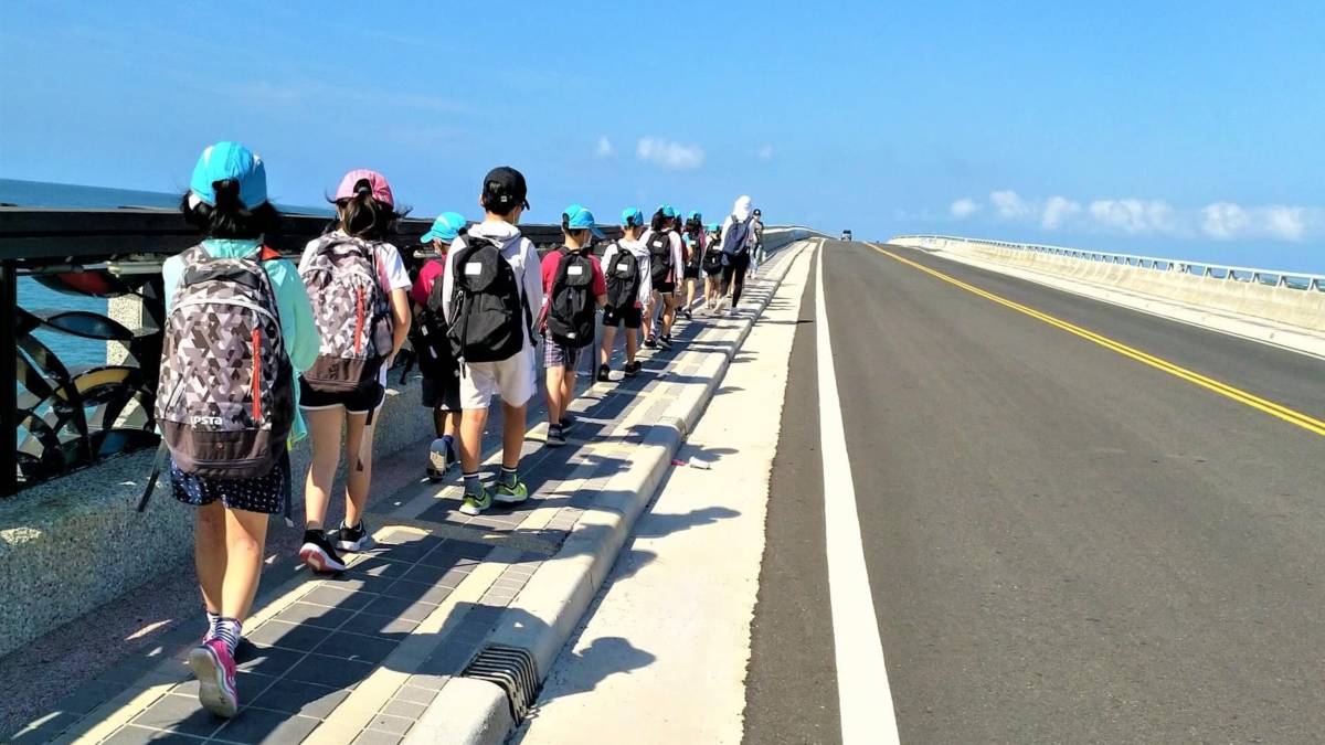 走過大橋看見西嶼