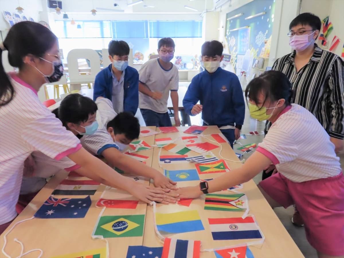 新北市模聯培訓工作坊 福和國中學生站上主席臺