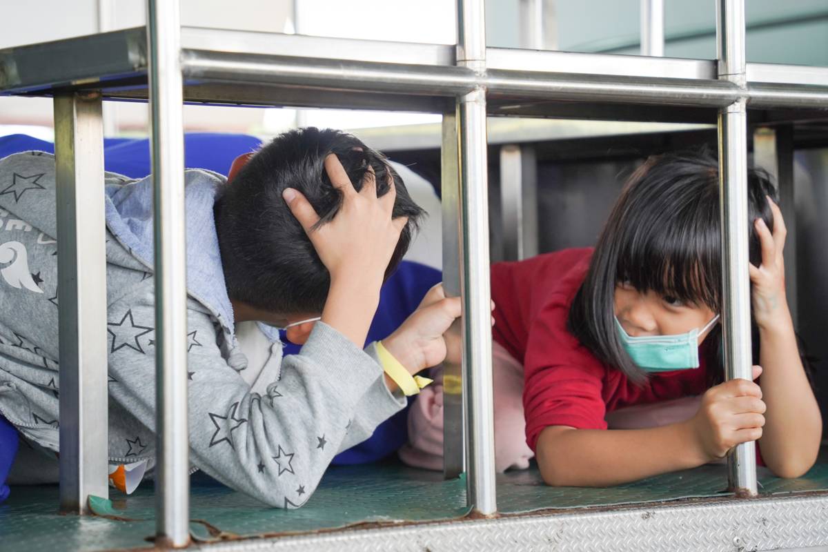 學校設計闖關遊戲，學生在體驗地震車的過程中學習防災知識
