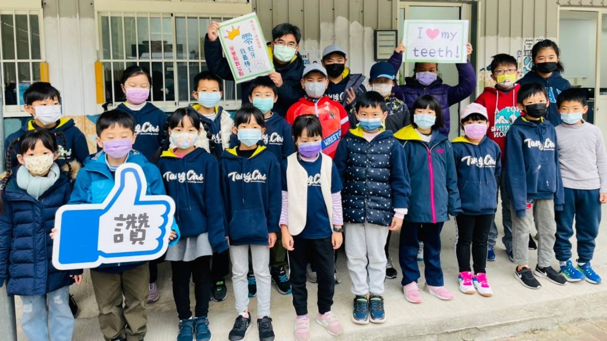 110學年度口腔保健優等學校- 連江縣北竿鄉塘岐國民小學-學校朝會公開表揚口腔表現良好學生，藉以提升口腔保健風氣