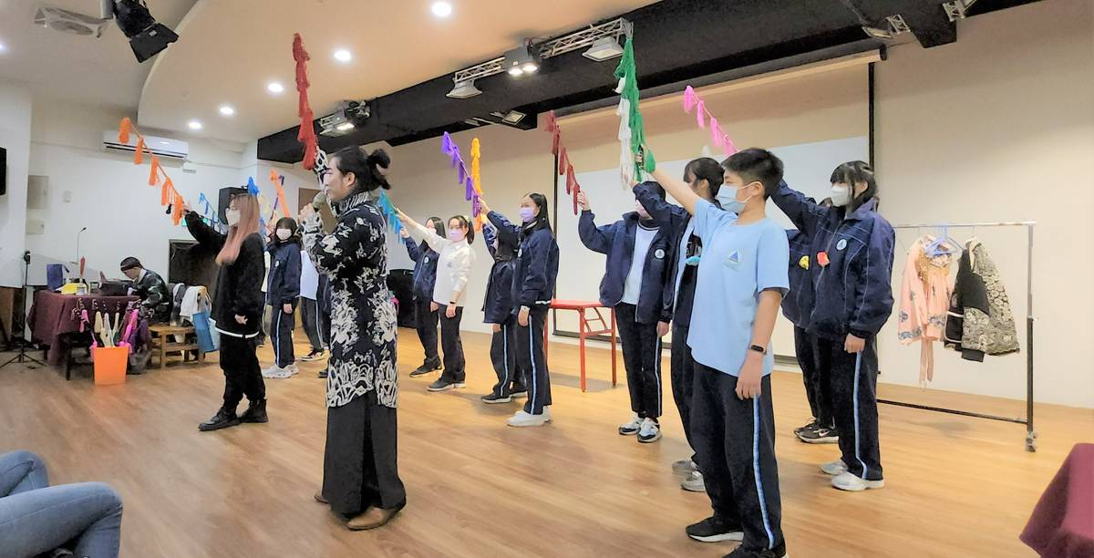 國中京劇藝術巡迴講座 青山國中小學生體驗京劇表演