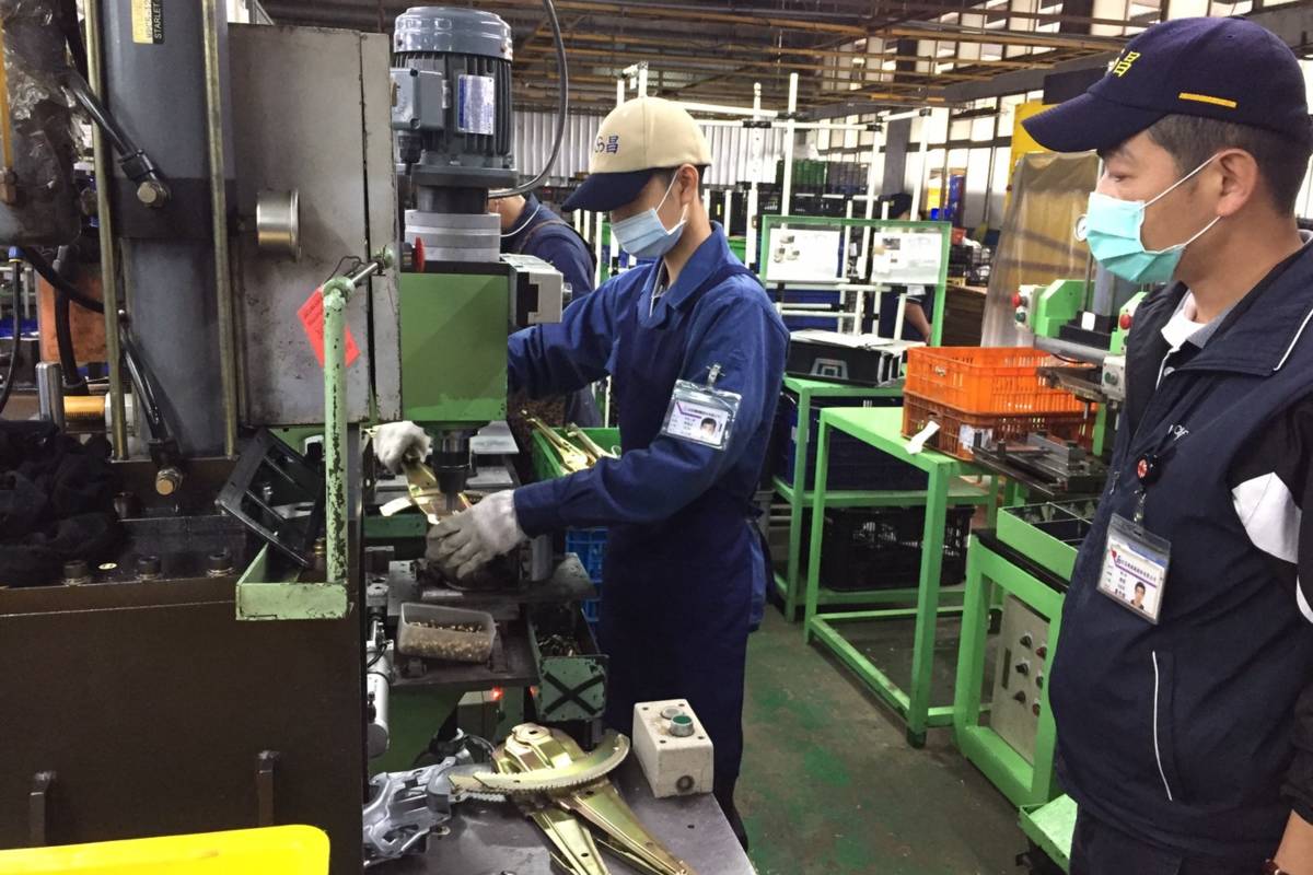汽車科建教生於職場實習