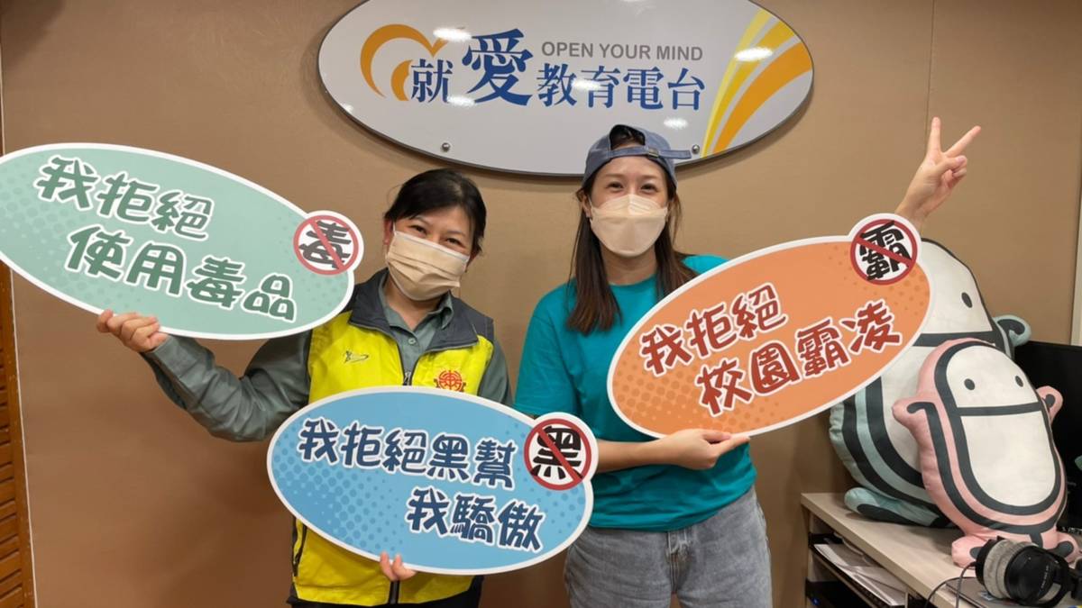 張孝怡教官(左)分享學生交通事故分析與處置作爲