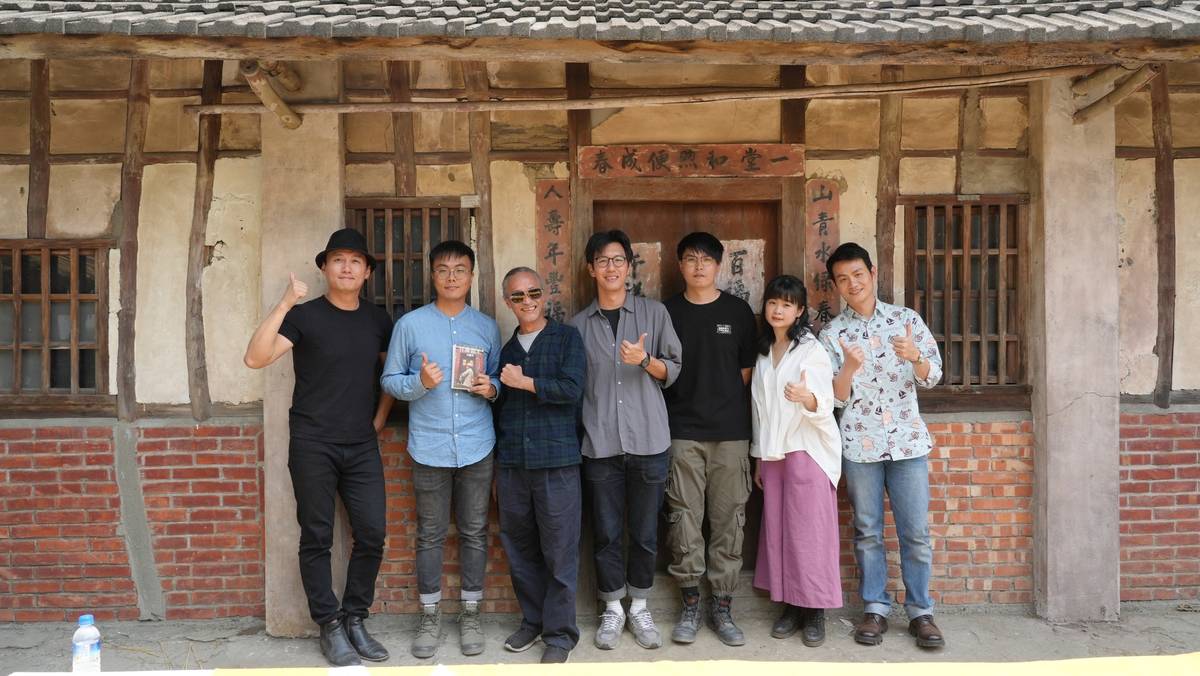 蔗青文化工作室為了忠實呈現而將一座老舊竹管屋重新整理作為場景(圖片來源：洪崇銘提供)