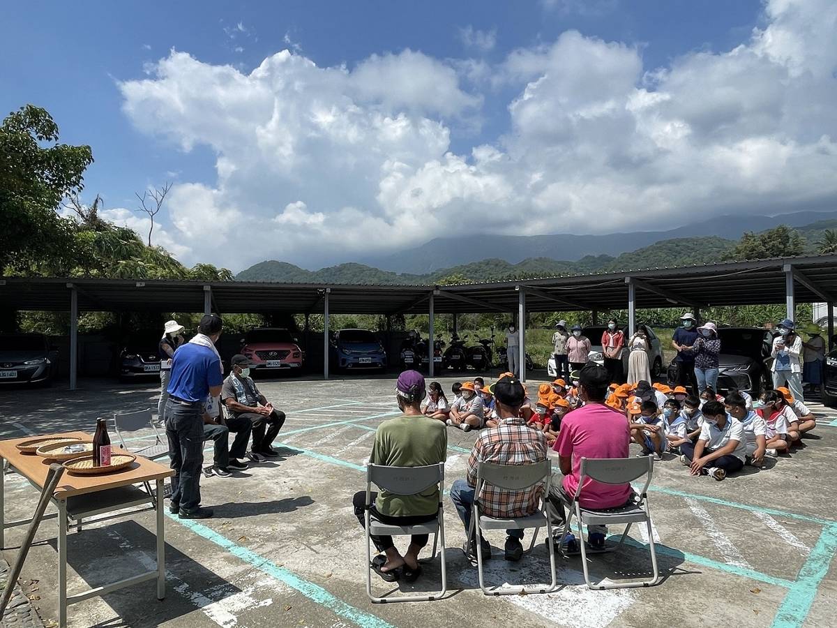 學校搭配民族課程將場域施作與課程互相結合。