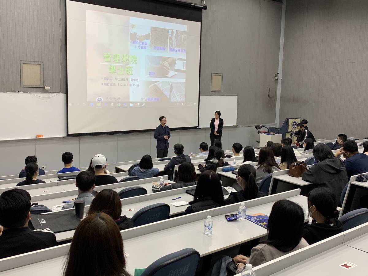 管理學院何建德院長介紹元智管院特色 (元智提供)