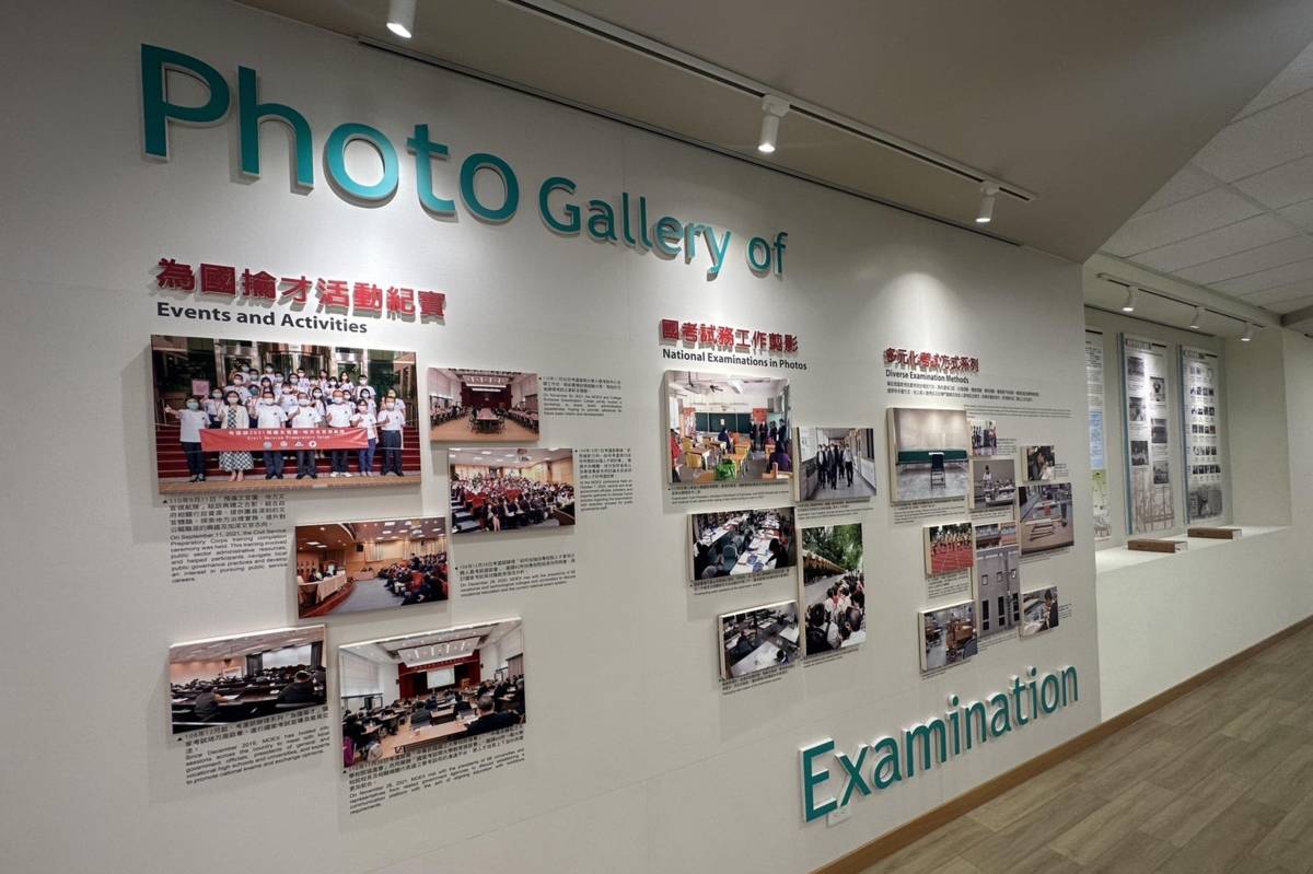 國考藝文走廊內部展示牆。圖/考選部提供