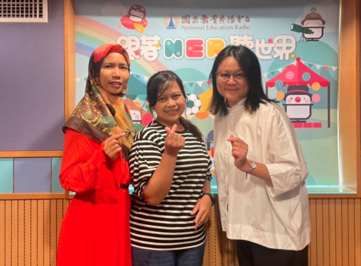 莉莉（中）、安妮（左）、蘊之（右）