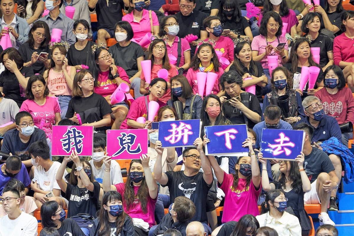 建中親師生踴躍到場為選手加油打氣

