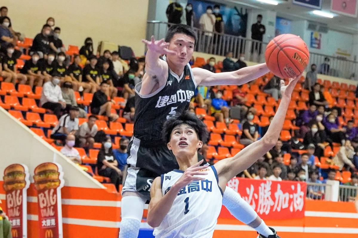 建中球員王中漢包辦籃板王、抄截王及阻攻王三項個人獎項
