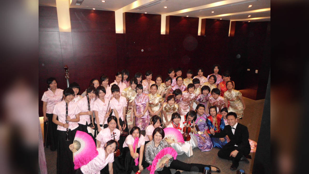 2011帶領高一選修合唱與合奏班同學，參與漢光基金會 中國古典詩詞歌唱表演競賽（照片由張萬苓老師提供