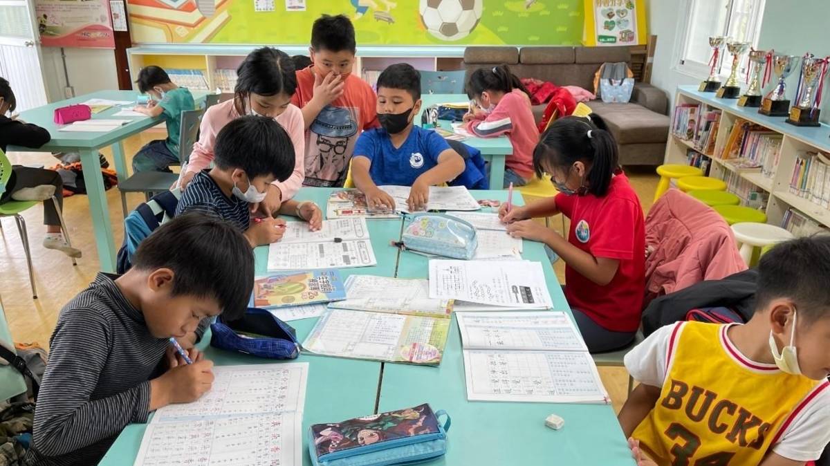 臺東縣富岡國小這學期達成週一至週五讀整天的目標