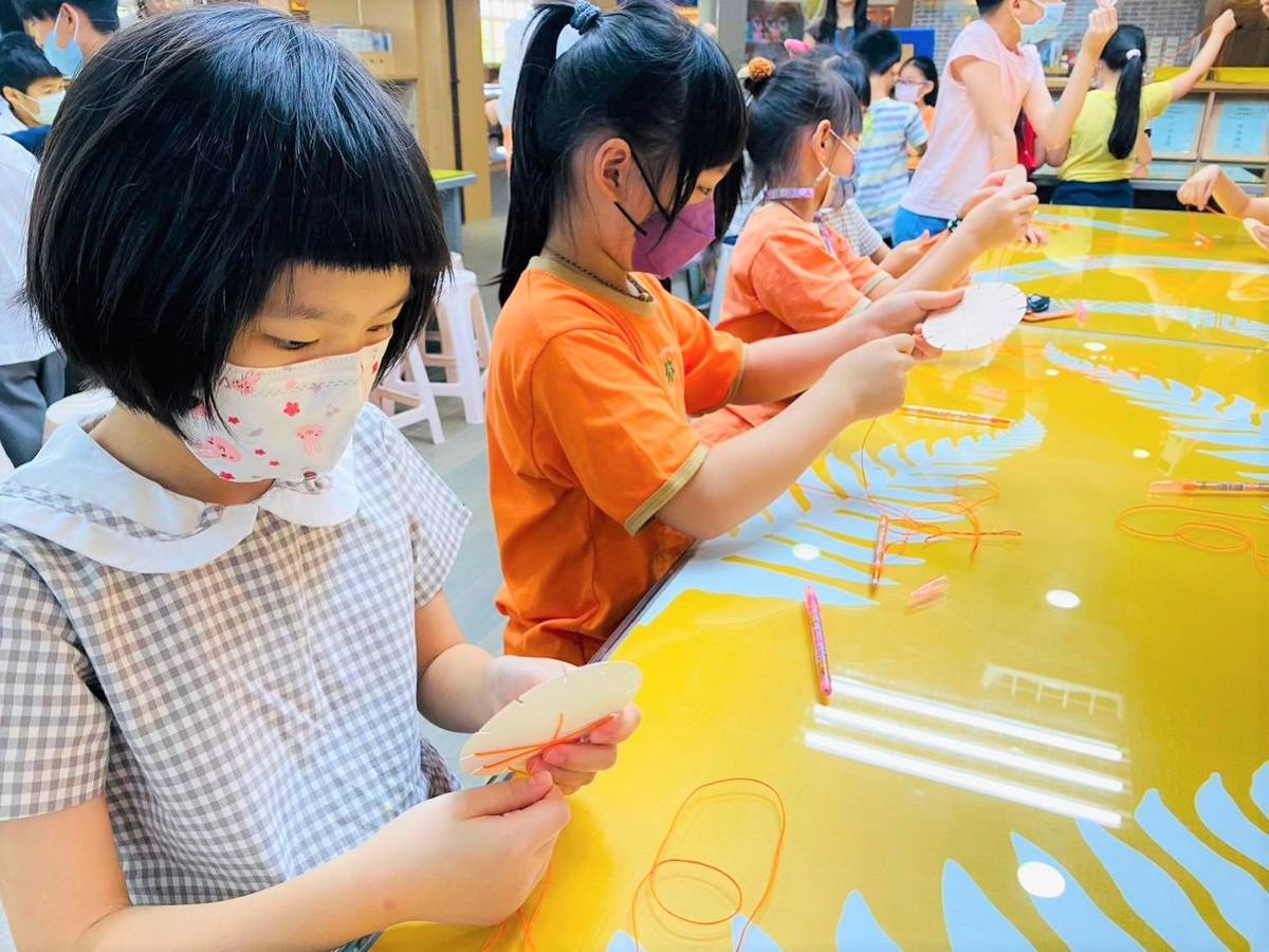 學生動手做出美麗的數學幾何圖案