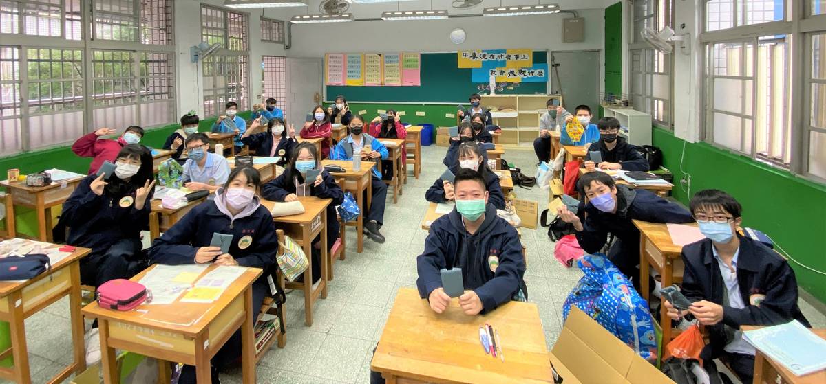 五峰國中學生製作愛心布衛生棉