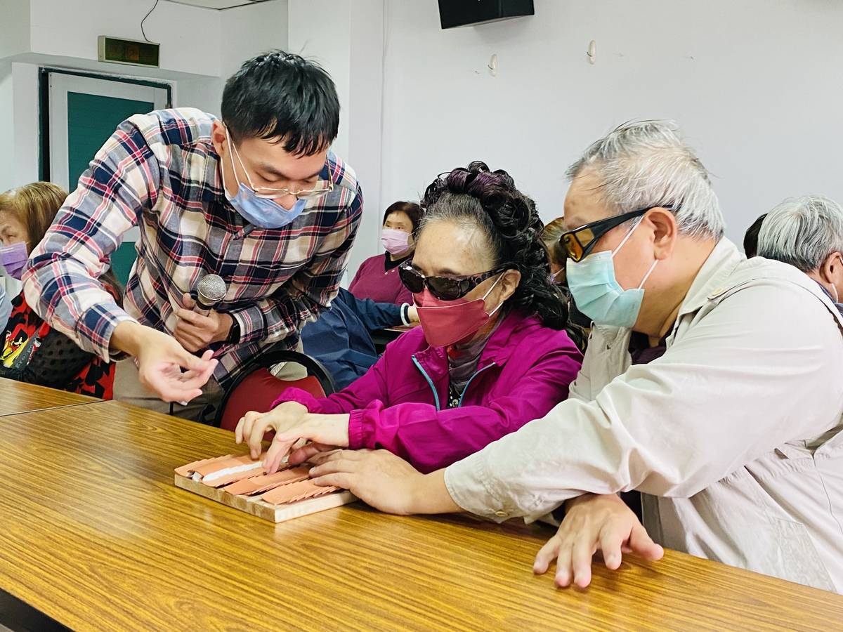 新北唯一「雙視設計」行動博物館 歷史也能摸出來