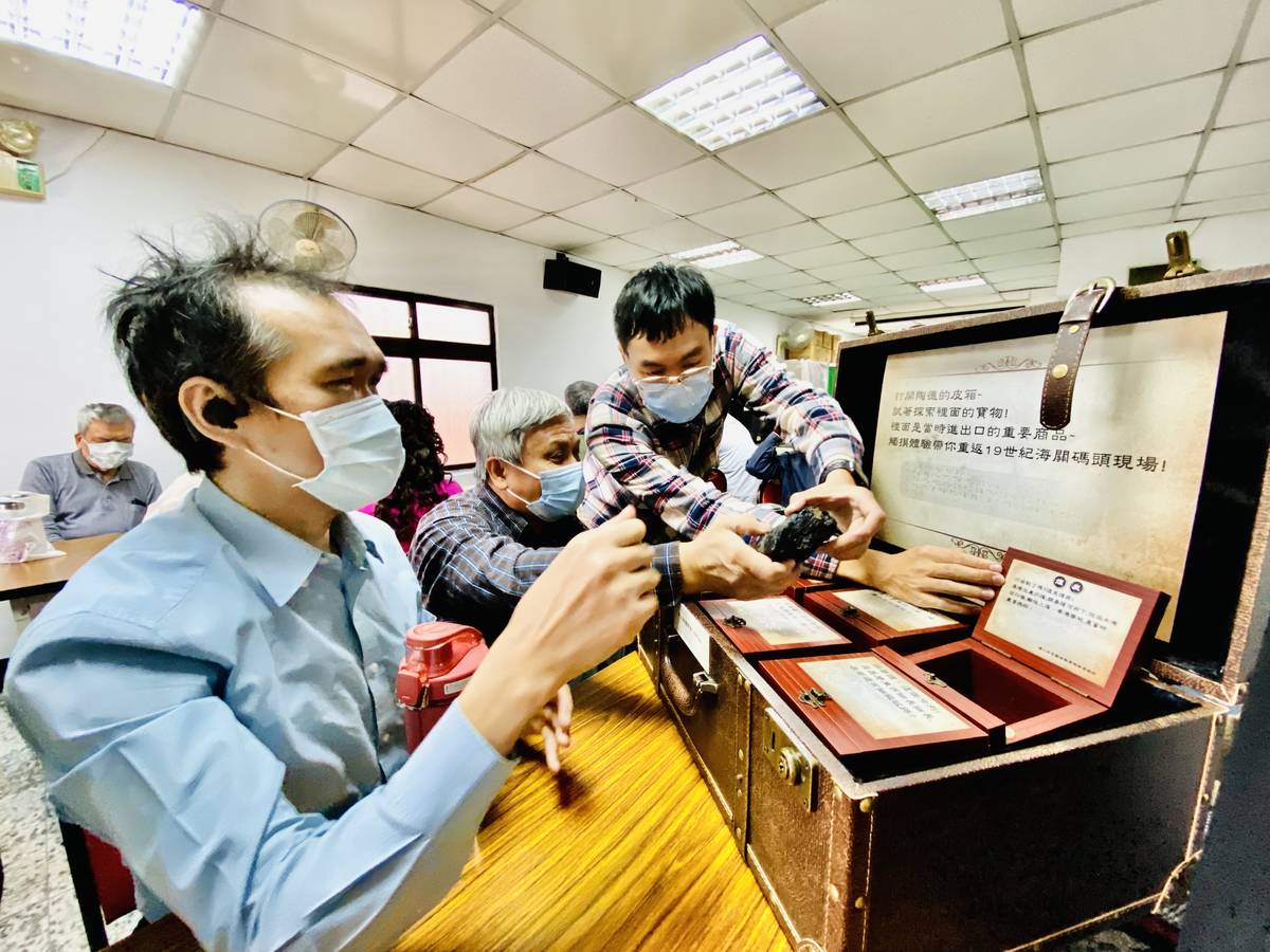 新北唯一「雙視設計」行動博物館 歷史也能摸出來