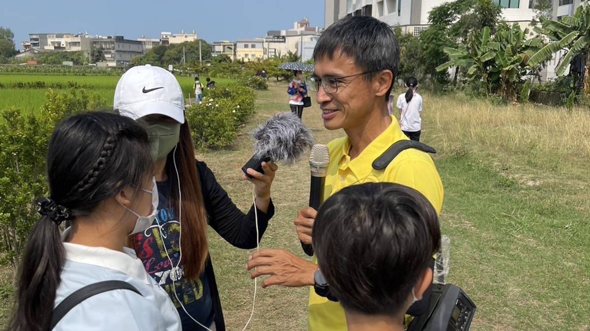 把自己吃的米種回來-兩位小記者訪問法憲老師
