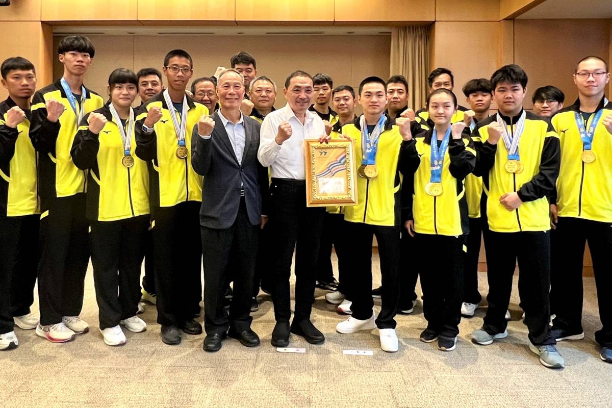 新北全中運代表隊市政會議獻獎 奪122金創新高