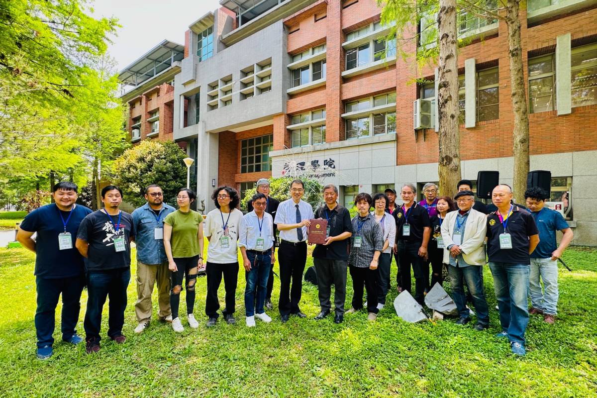 醉石藝集協會與暨大校長武東星教授進行藝術祭開展儀式