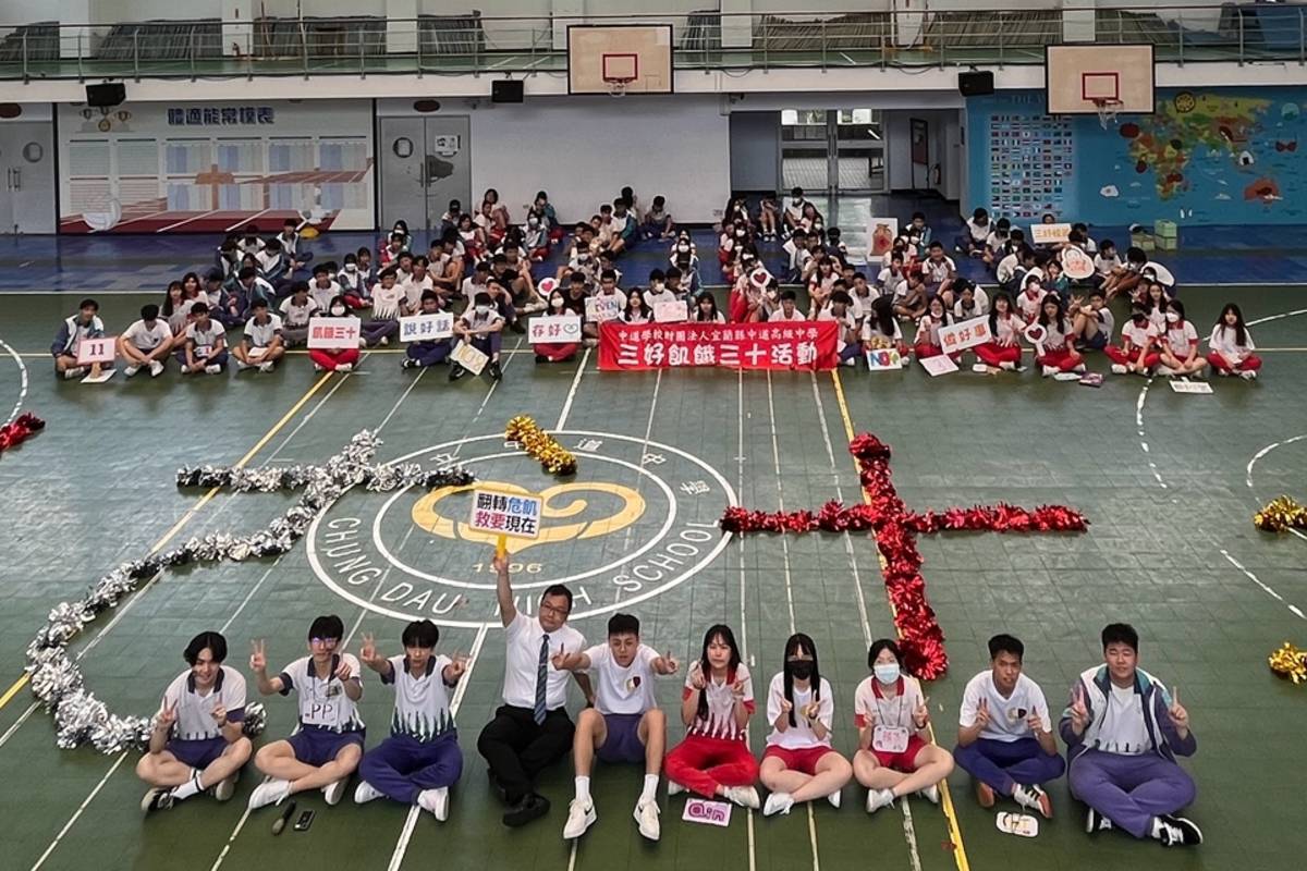 師生排字合影