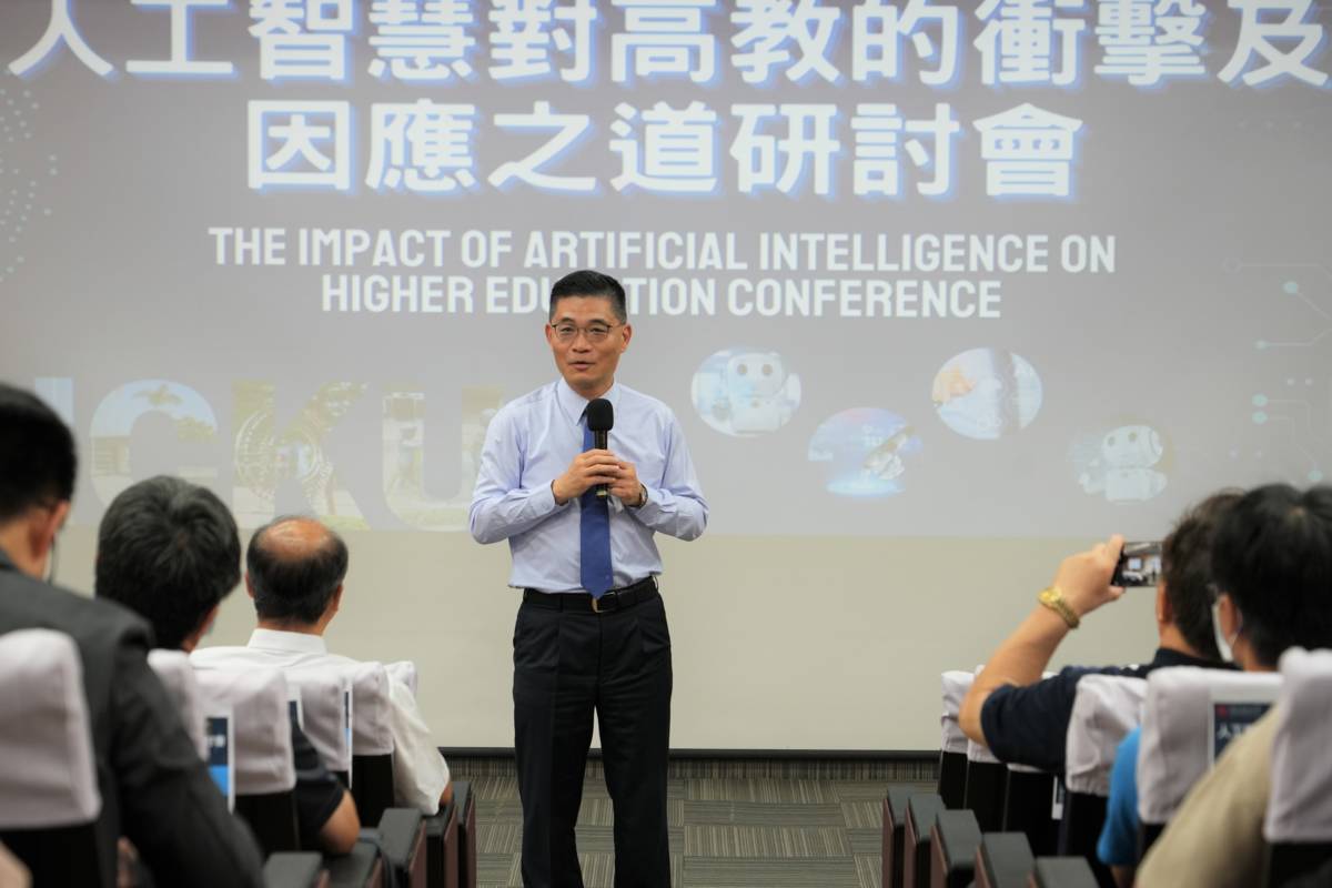 成大校長沈孟儒以過去擔任成大醫院院長的經驗，期勉大家因應當前人工智慧浪潮。