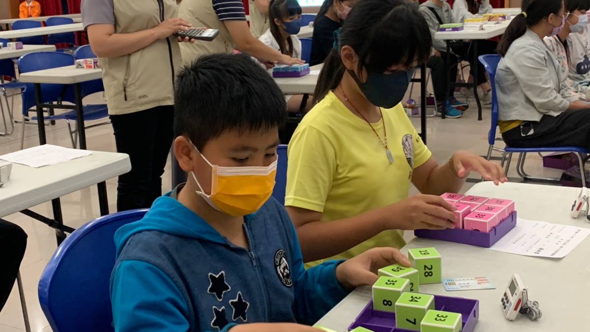 新生國小利用益智教具來增進學生的邏輯力(圖片來源：新生國小提供)