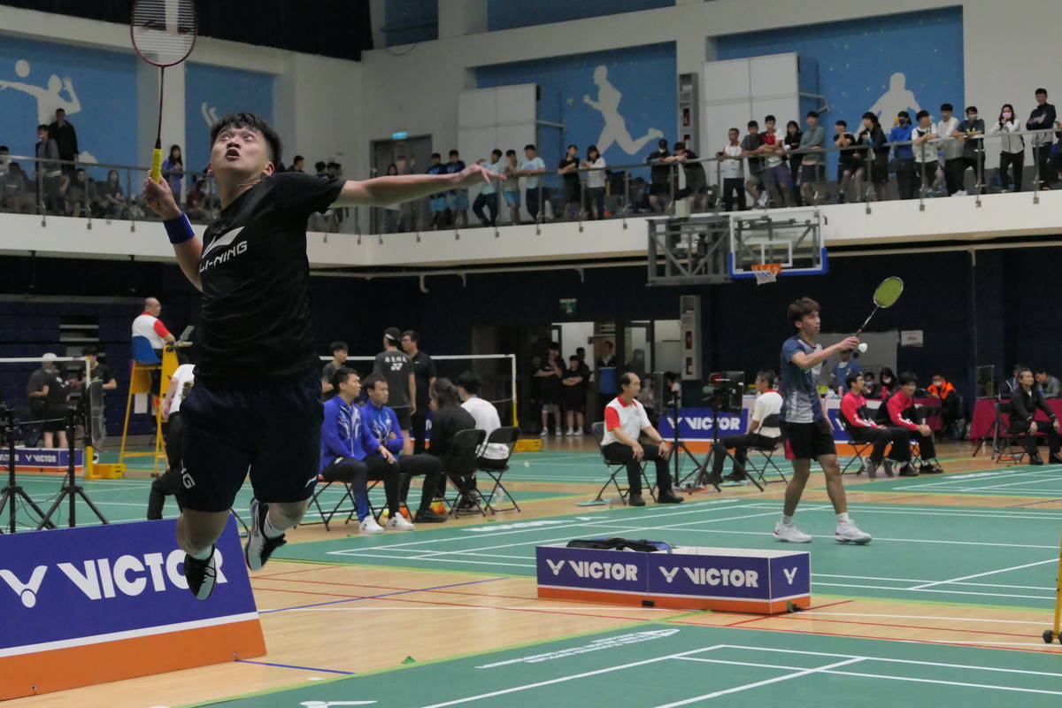 全大運羽球選手騰空扣殺，震撼聲響徹中原大學體育館 (醒吾提供)