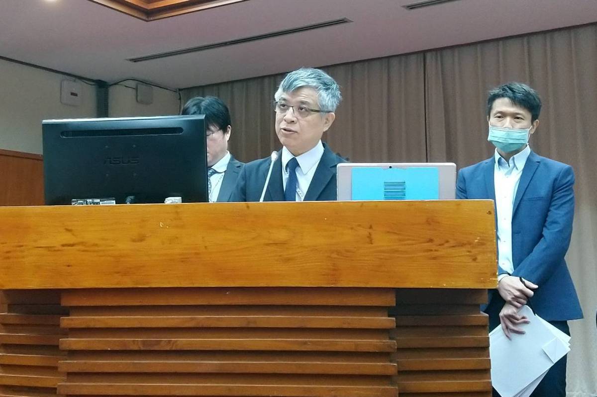教育部次長劉孟奇出席立院教育文化委員會質詢