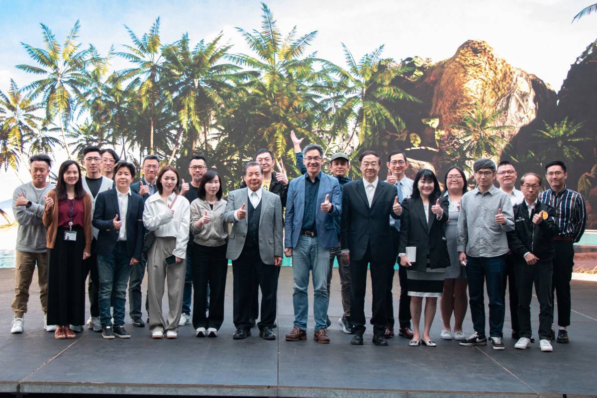 電通集團、商研院與中小企業代表參訪世新大學智能攝製基地大合影 (世新提供)