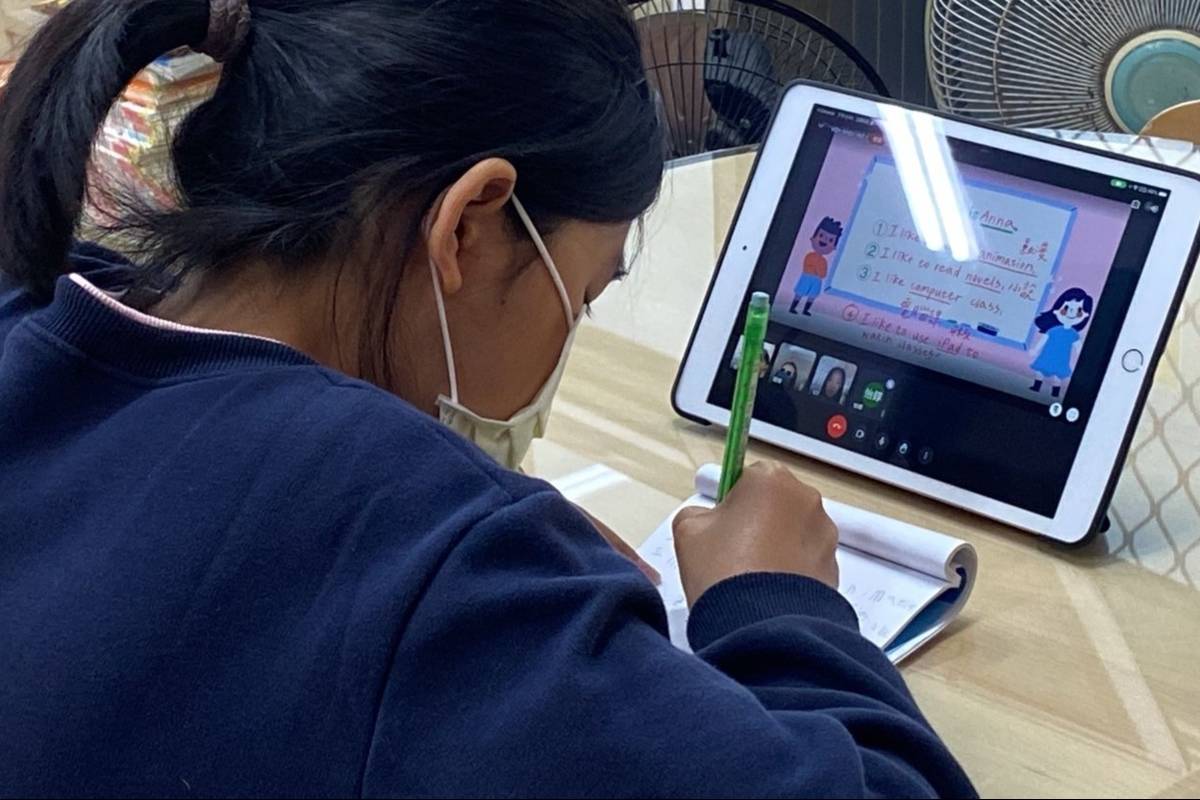 大學伴以遠距教學陪伴偏鄉國小學童，結合創意教法，不但獲得眾多學校校長及老師肯定