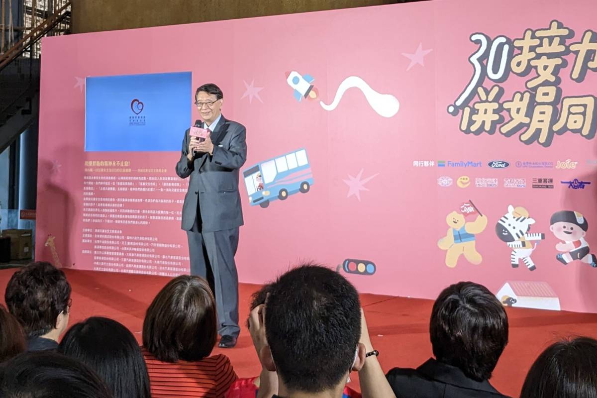 靖娟基金會董事長林志嘉希望將交通安全教育推展到校園，也和企業合作教育宣導