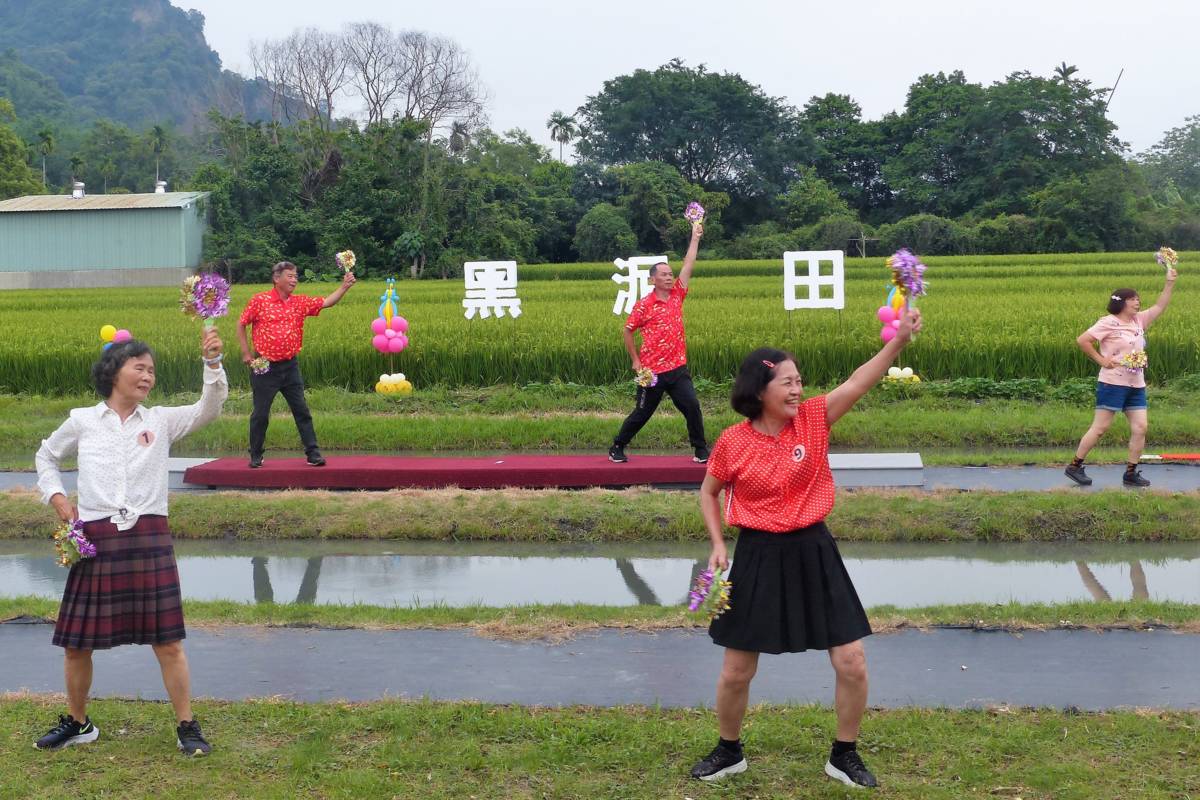 源泉社區「金正勇不老樂團」成員活力滿滿(凌筠婷/攝影)
