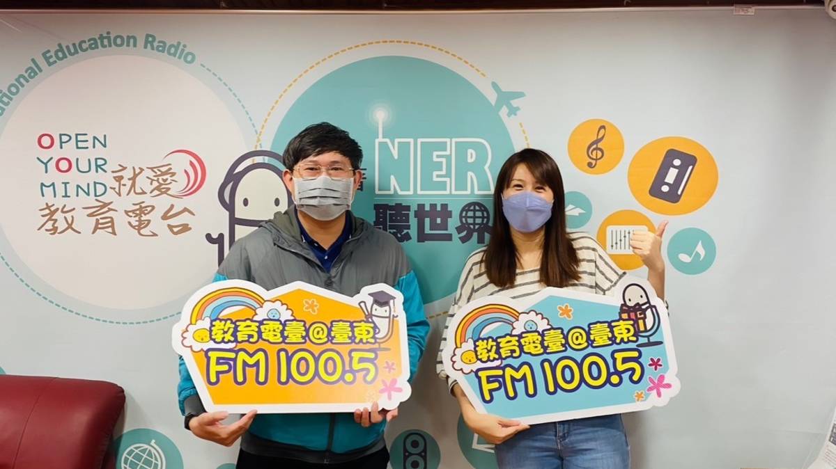 臺東縣警察局臺東分局游鎮宇警員(左)