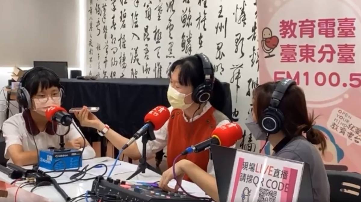 學生謝謝媽媽平日的照顧