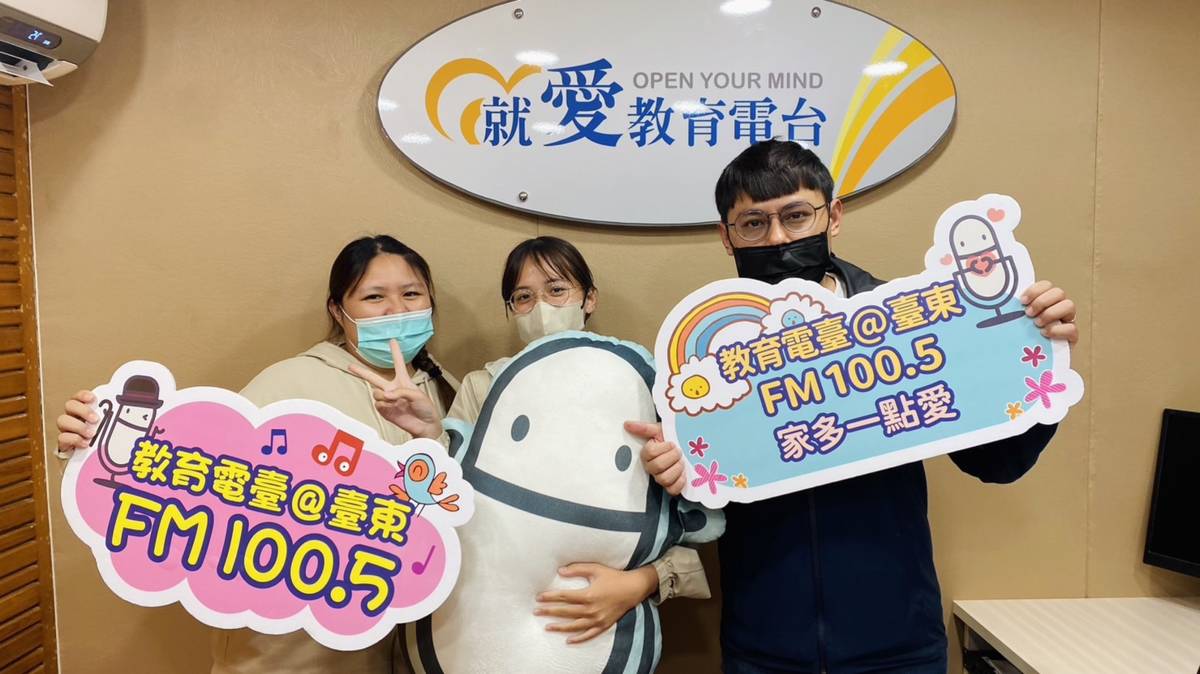 陳麒老師、立吟與芷芯同學(從右到左)