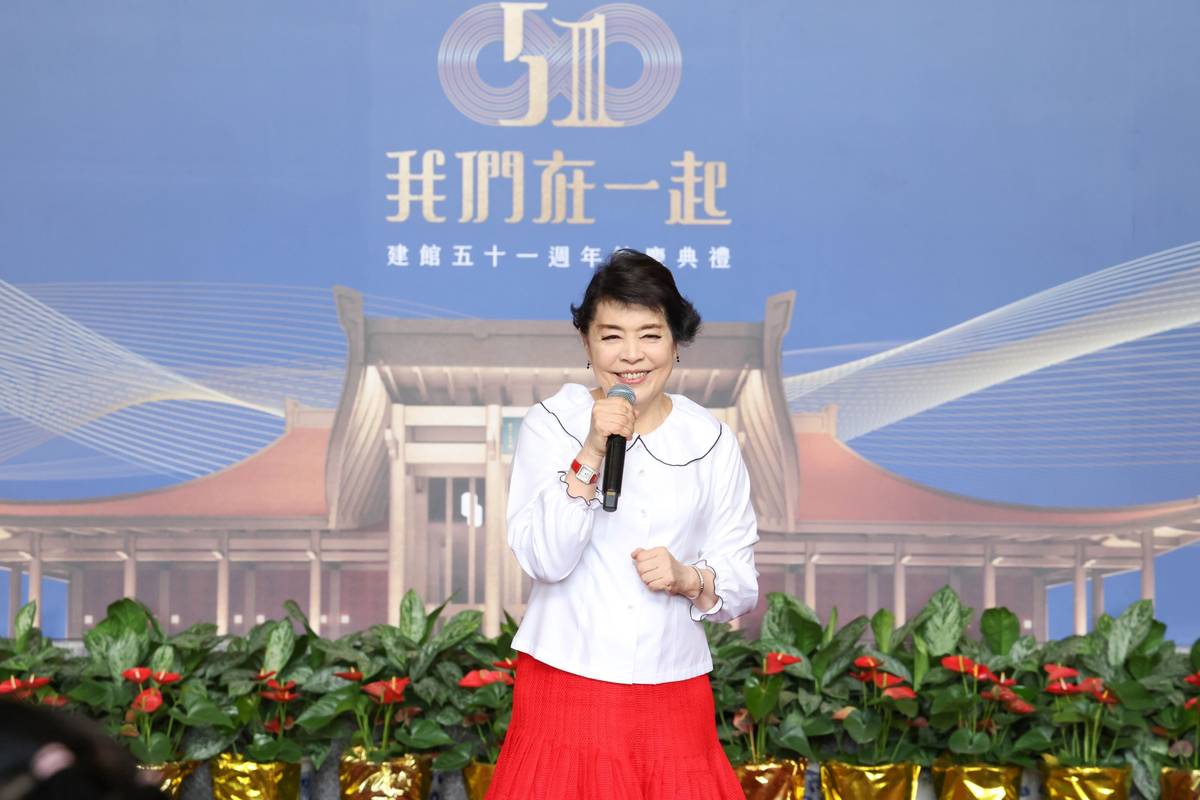 聲樂家簡文秀熱情獻唱