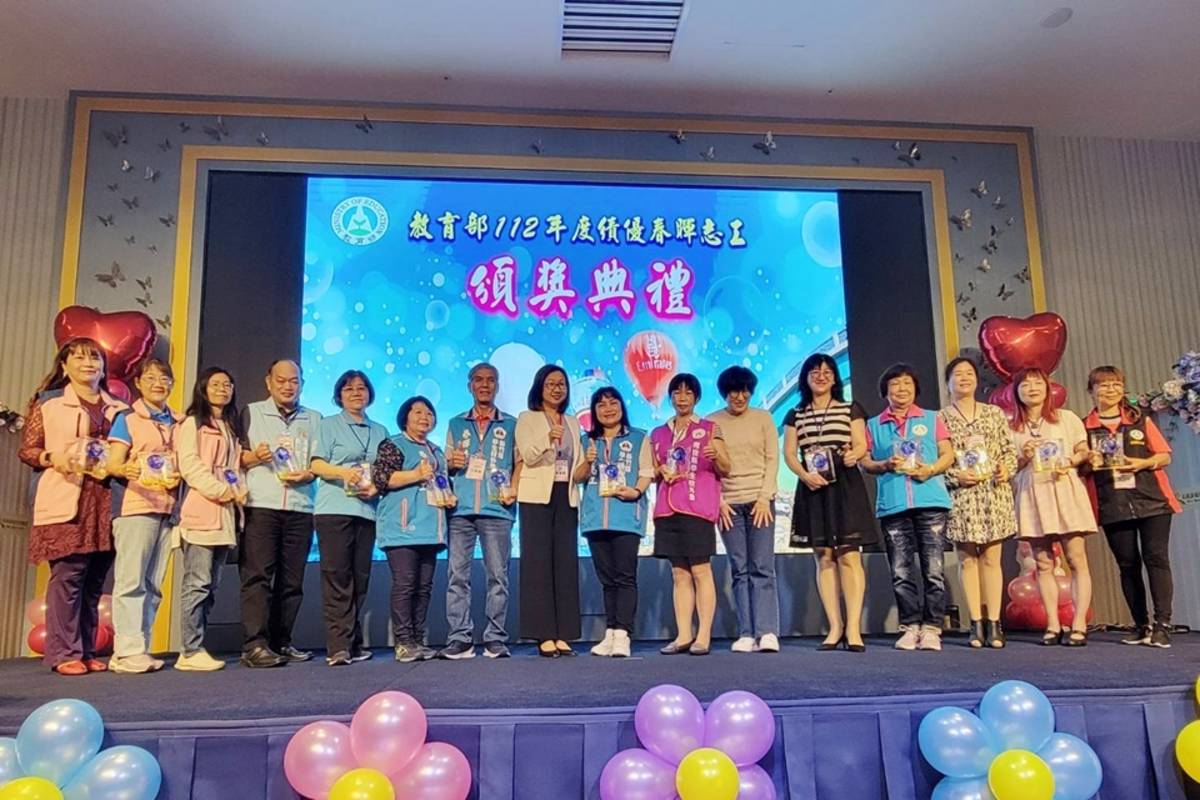 教育部全國春暉志工績優表揚頒獎典禮，今年移師臺東舉行，自全國約1200名春暉志工中，評選出29名接受表揚。