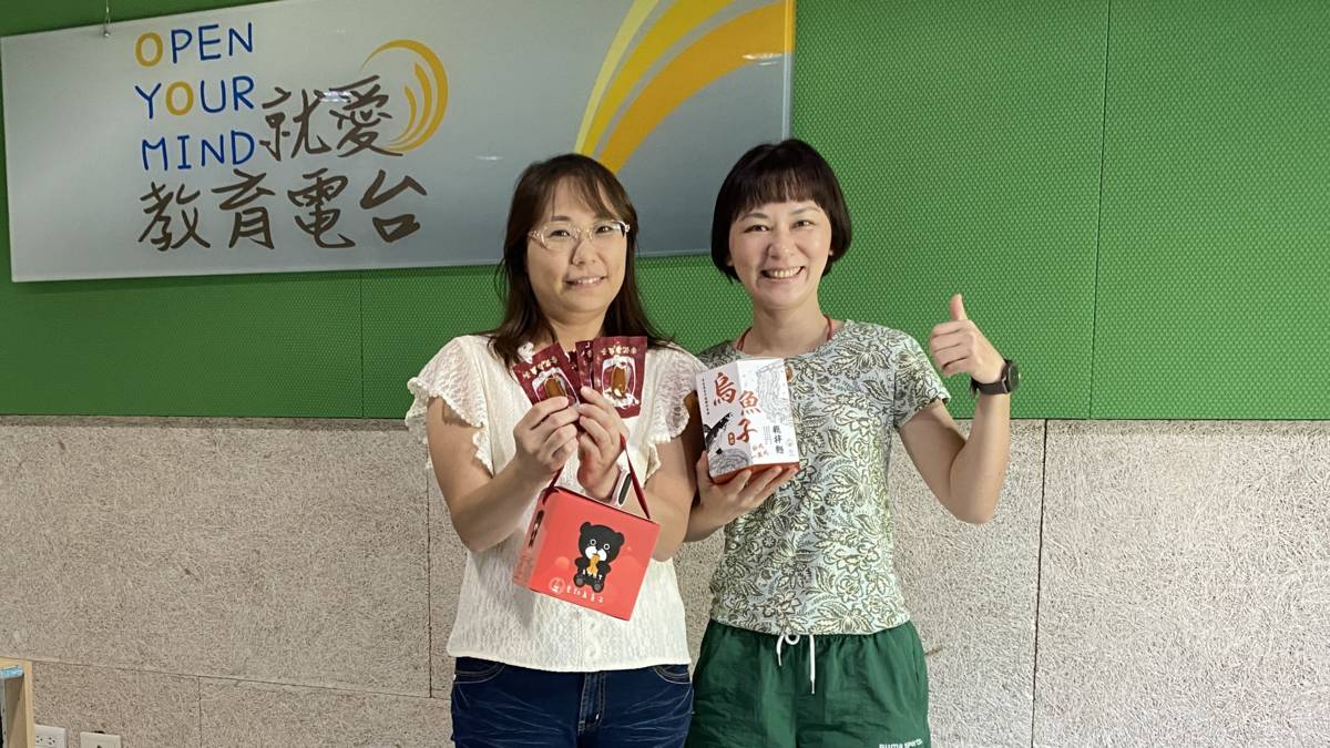 林怡伶(右)對於研發烏魚子加工品相當有興趣也有所堅持