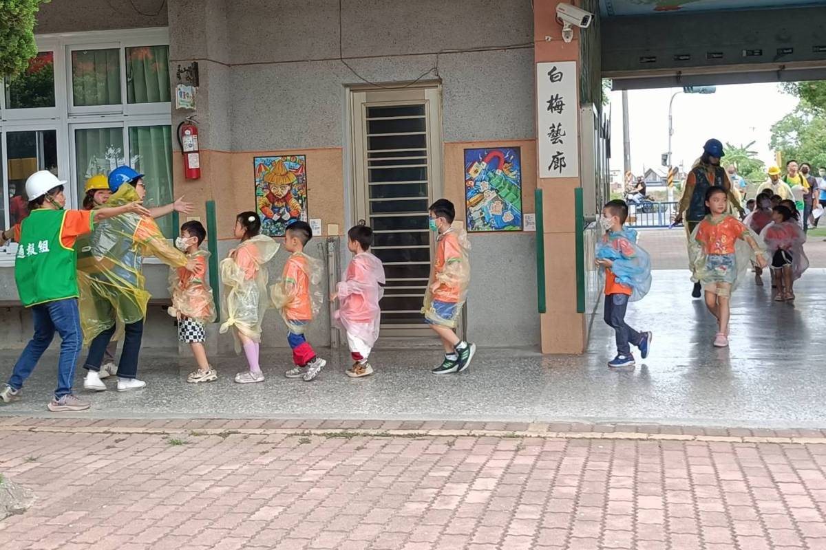 引導學生避難