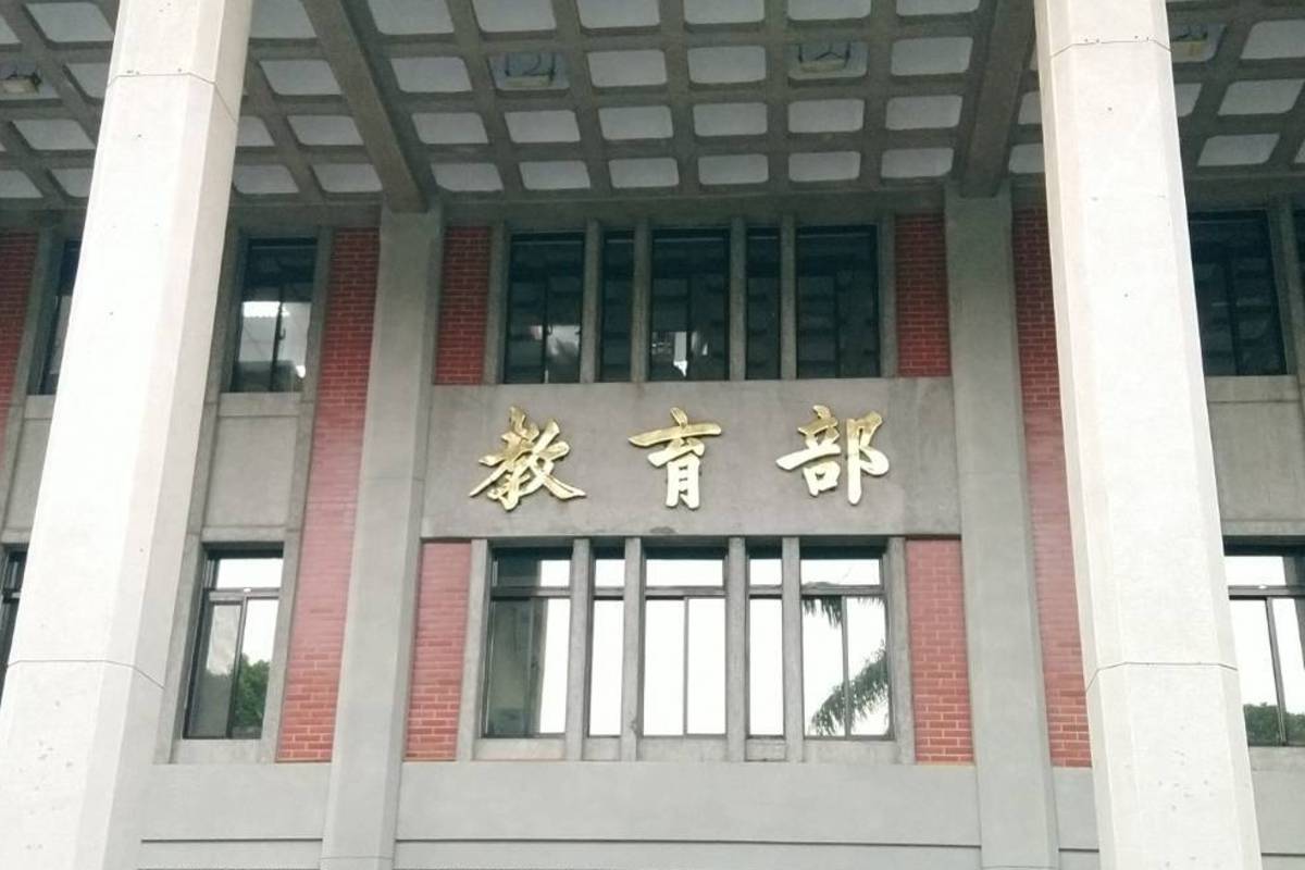 教育部表示，112學年度高級中等學校試辦學習區完全免試入學，今天(18號)公告放榜結果，學生可到各招生學校網站查詢錄取結果