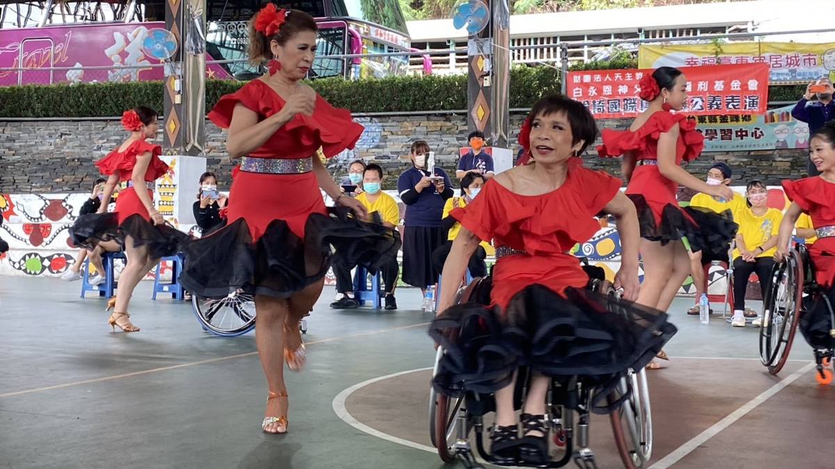 輪椅舞者舞出生命與力量