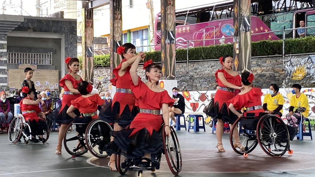 輪椅舞者舞出生命與力量