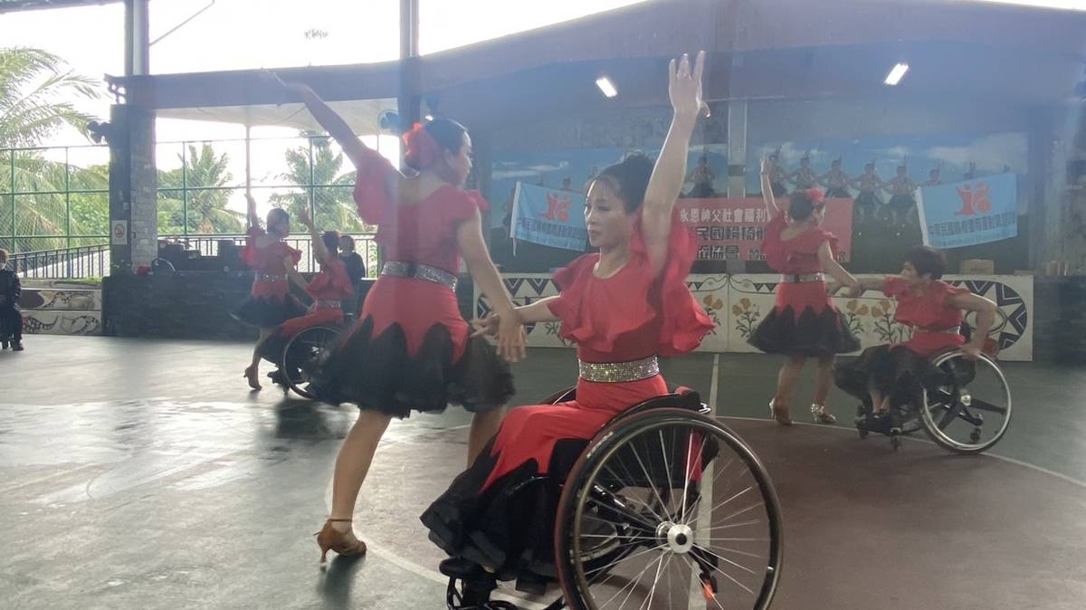 輪椅舞者舞出生命與力量