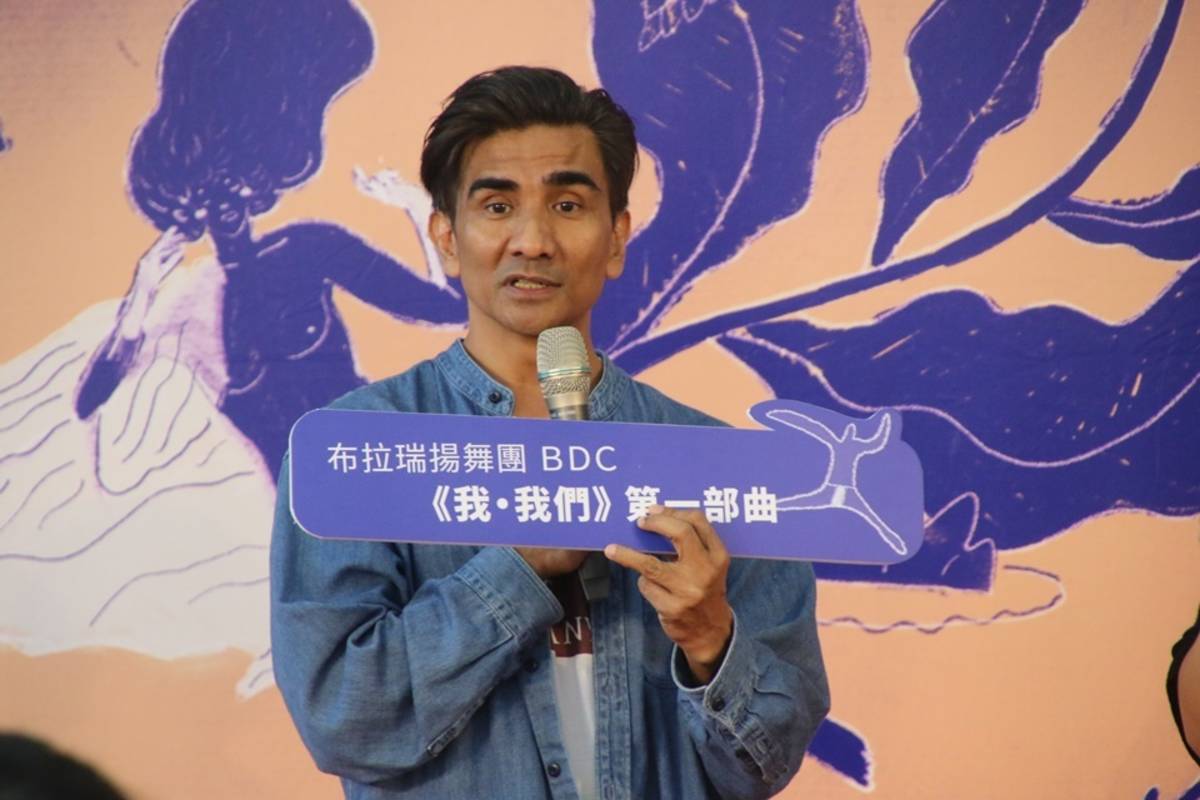 布拉瑞揚老師說明表演舞碼。