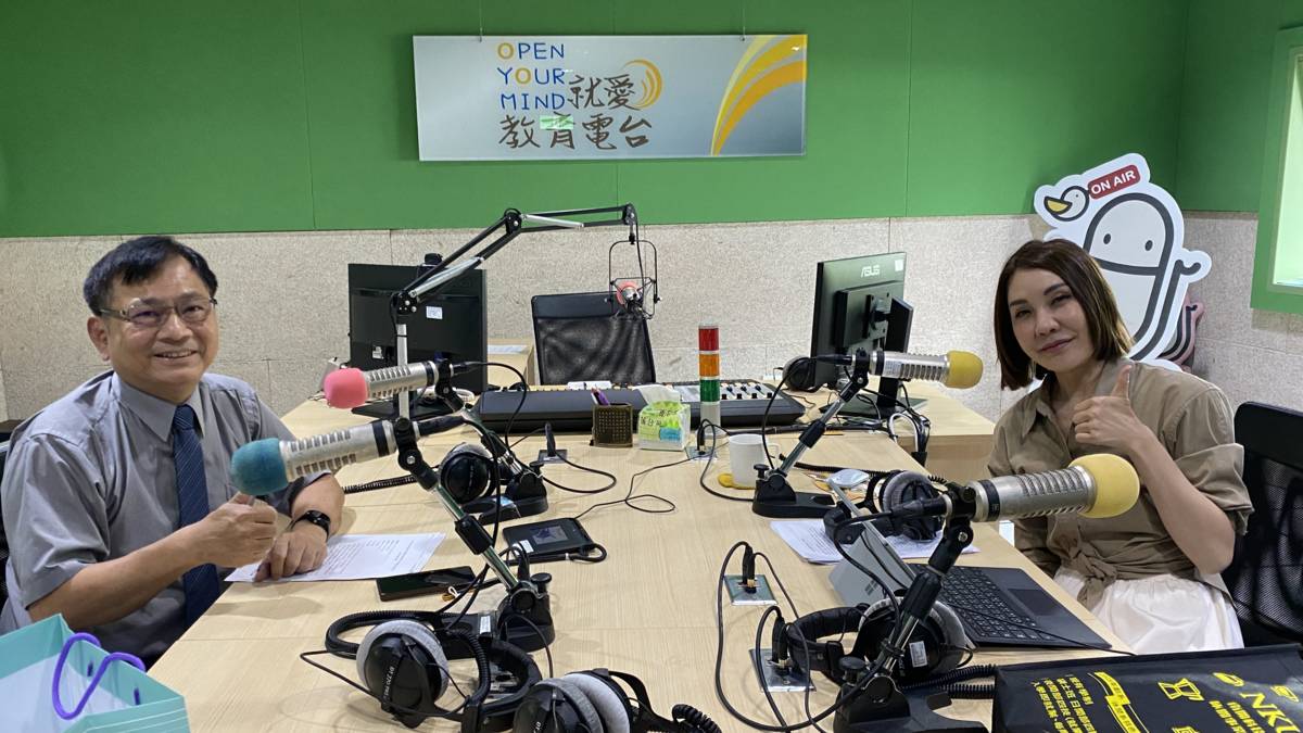 黃方伯校長(左)認為埔里是個好山好水的好地方