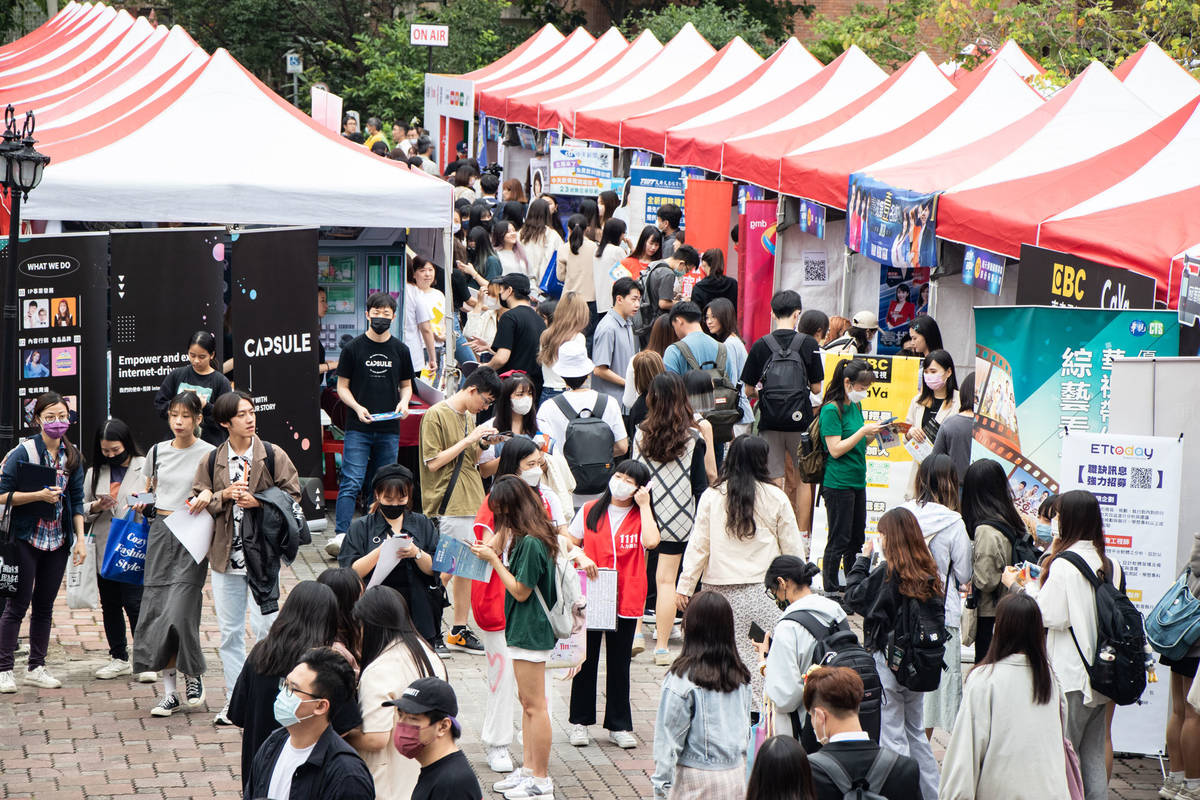 世新大學「跨世創新」校園徵才博覽會盛大登場，傳媒企業密度冠居各大專院校之首 (世新提供)