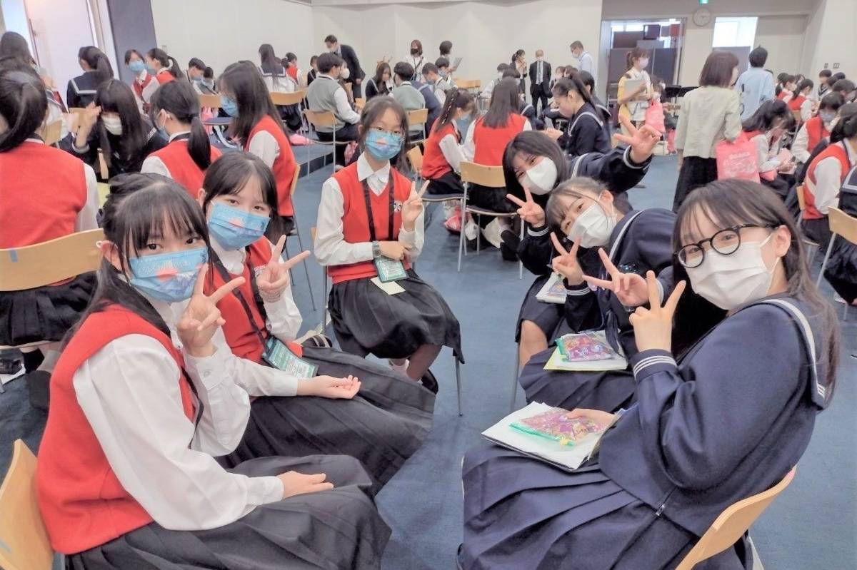 靜修中學與創校118年的大阪金蘭會高校進行文化交流