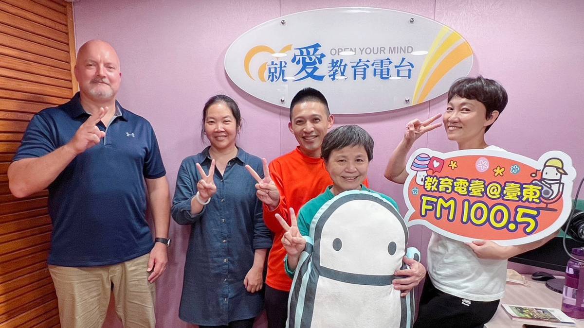 左起：副校長Anthony Cluver、國際部兼學務處主任白珮璇、國小部主任劉宗志、校長黃秀雲